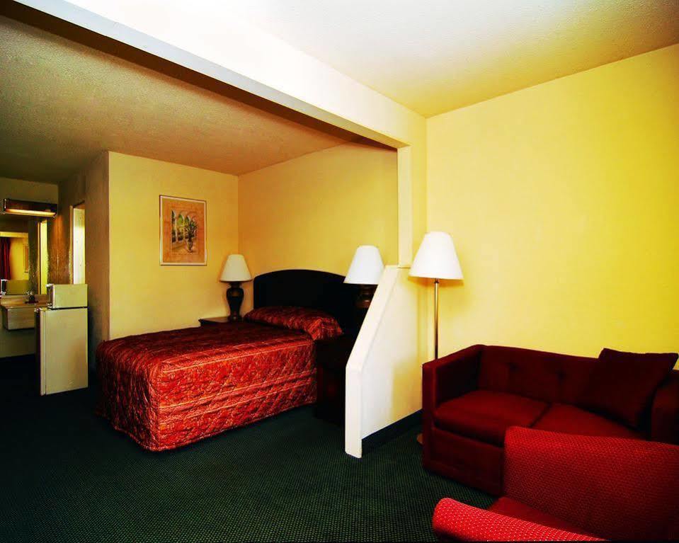 Econo Lodge Inn & Suites Binghamton Eksteriør bilde