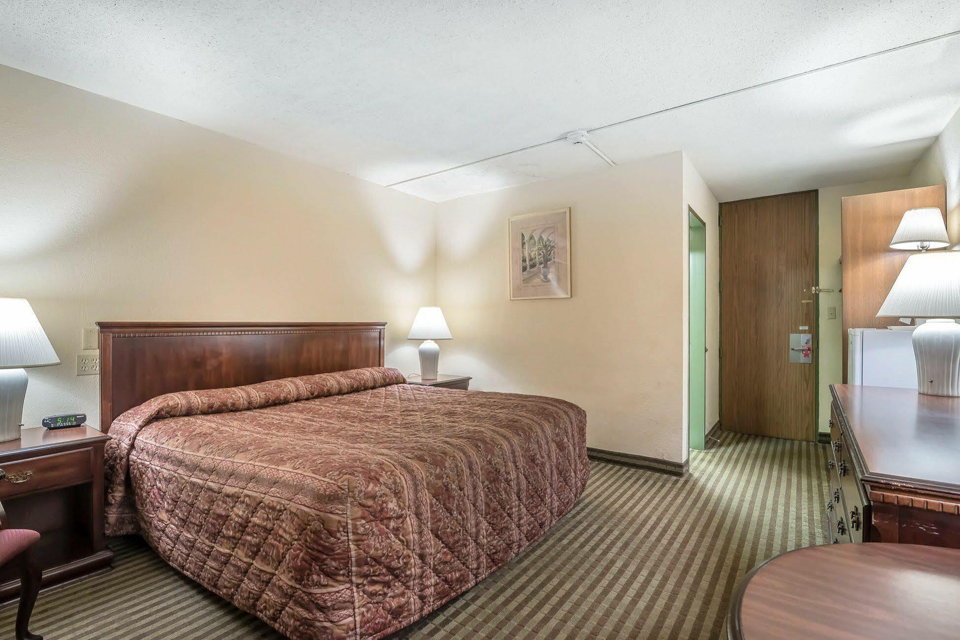 Econo Lodge Inn & Suites Binghamton Eksteriør bilde